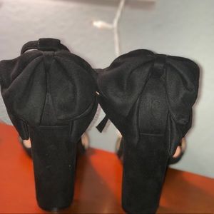 NWT// Fashion Nova Black Bow Heels
